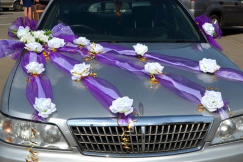 свадебные украшения на капот машины
