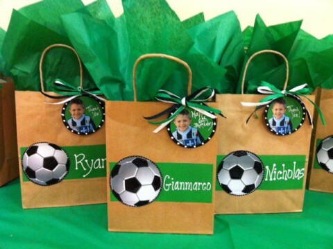 купить подарки для гостей на футбольную вечеринку soccer birthday-party